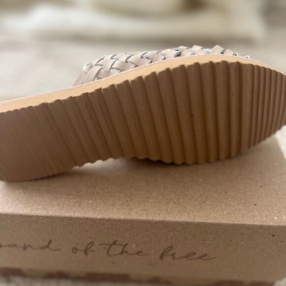 New Band of the Free Comet Black and Bone Woven Leather mule- sz 7 - Picture 6 of 7